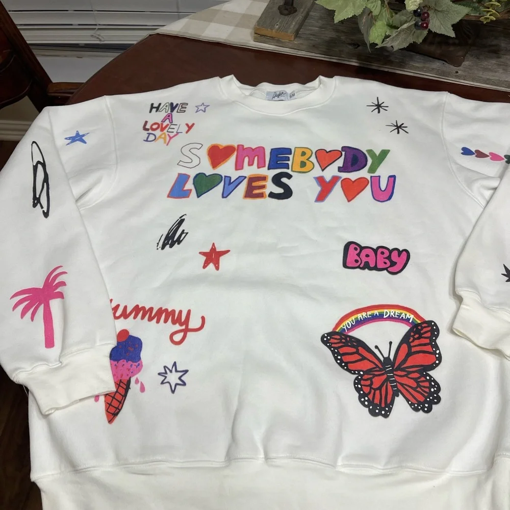 The Mayfair Group Sweatshirt Crewneck Somebody Loves You - Picture 3 of 13